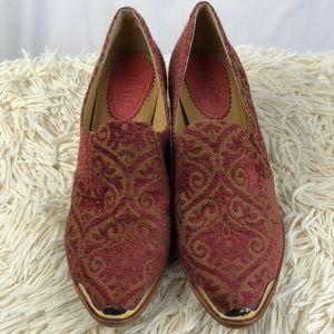 Anthropologie Latigo Brocade Oxford pump size 9